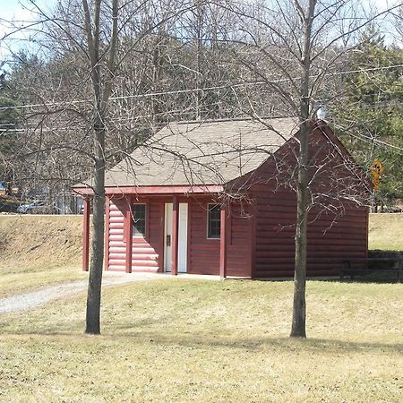 Mohican Little Brown Inn Loudonville Bagian luar foto