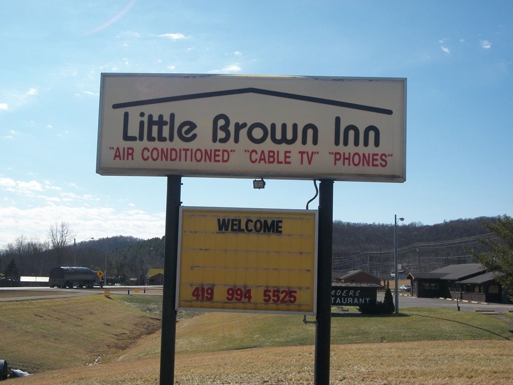 Mohican Little Brown Inn Loudonville Bagian luar foto